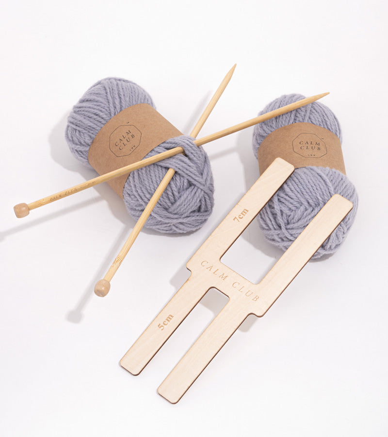 Kit tricot DIY Bonnet à pompon – L'avant gardiste