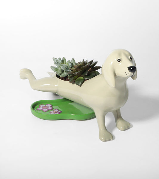 Cache-pot chien qui fait pipi