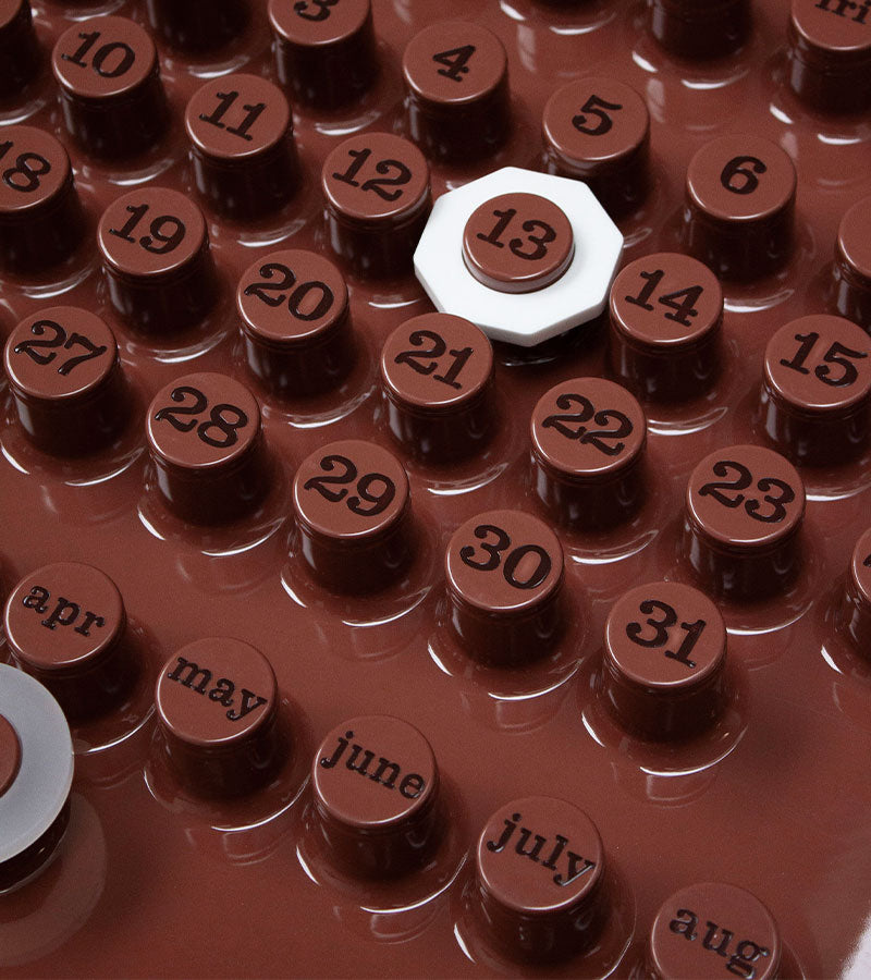 Calendrier perpétuel Ring a Date café mousse, Objet design