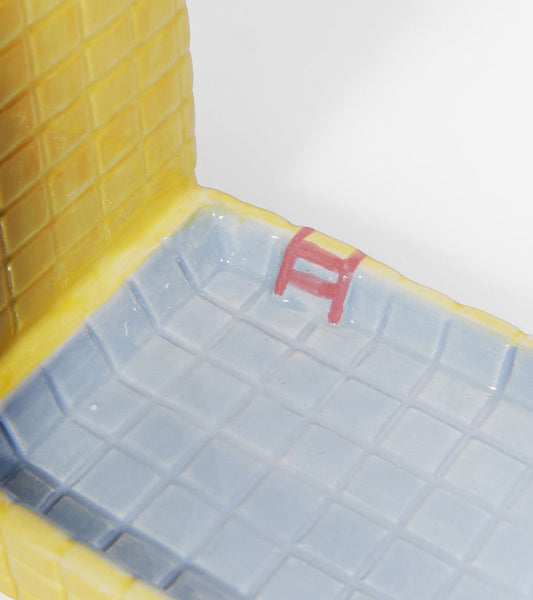 Distributeur de savon piscine