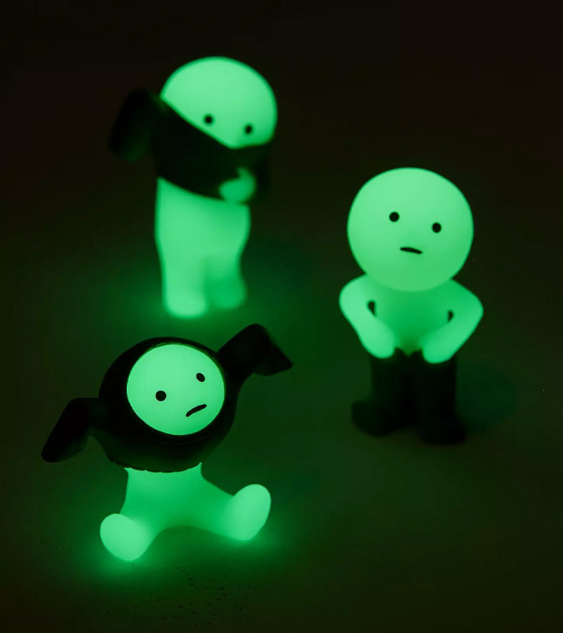 Figurine fluorescente Smiski - série Dressing