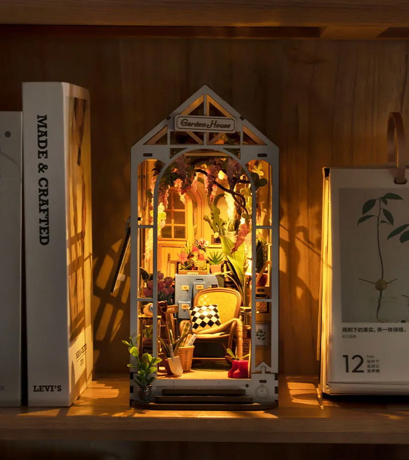 Kit DIY maison miniature en serre-livre l'avant Gardiste