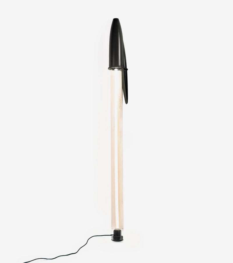 Lampe BIC x Seletti, version XXL et lumineuse
