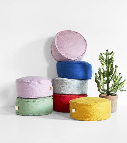 Pouf coloré en laine