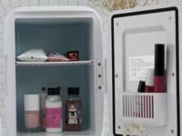 Mini frigo pour cosmétiques