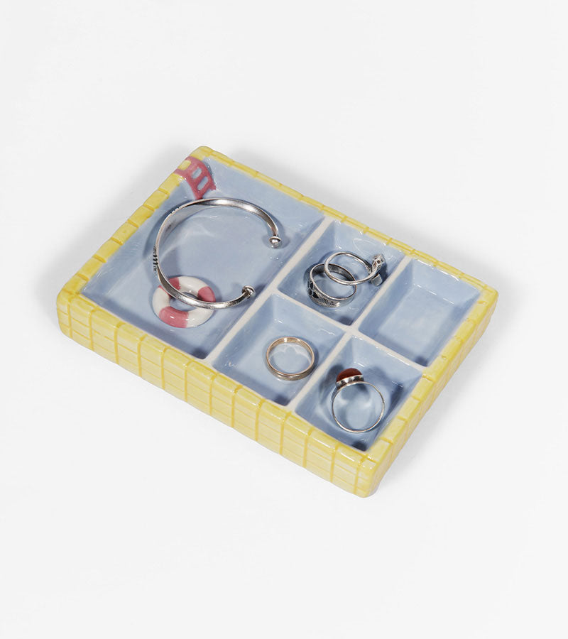 Repose-bijoux piscine