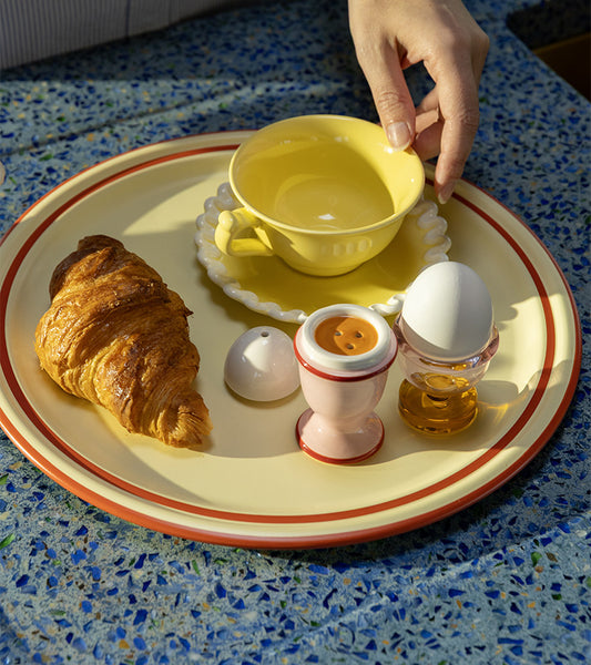 Salière et poivrière oeuf à la coque