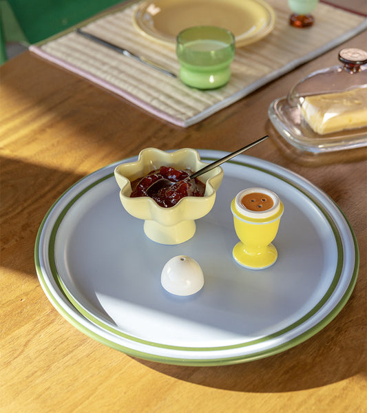 Salière et poivrière oeuf à la coque