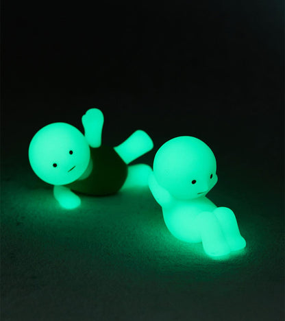 Figurine fluorescente Smiski - série Exercising 