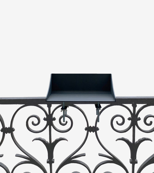 Table en acier pour balcon