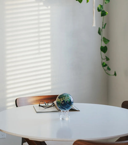 Globe Terrestre avec Nuages - Mova 