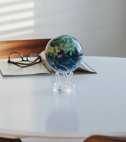 Globe Terrestre avec Nuages - Mova 