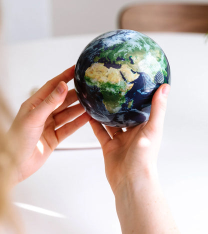 Globe Terrestre avec Nuages - Mova 