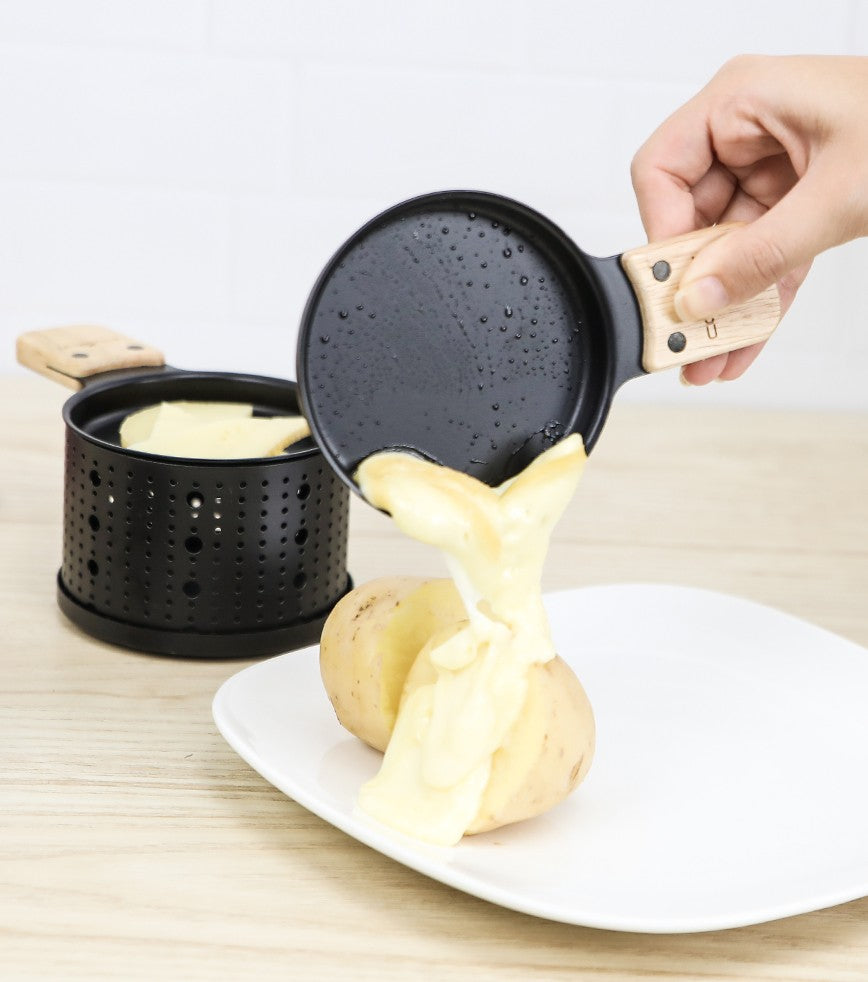 L'appareil à raclette qui fait fondre ton fromage a la bougie